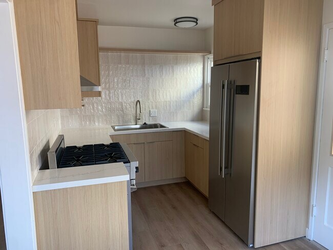 property at 11677 1/2 Magnolia Blvd