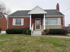 7147 Bluecrest Dr in Cincinnati, OH - Building Photo