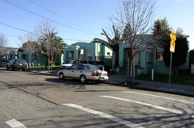 1714 Bridge Ave in Oakland, CA - Foto de edificio - Building Photo