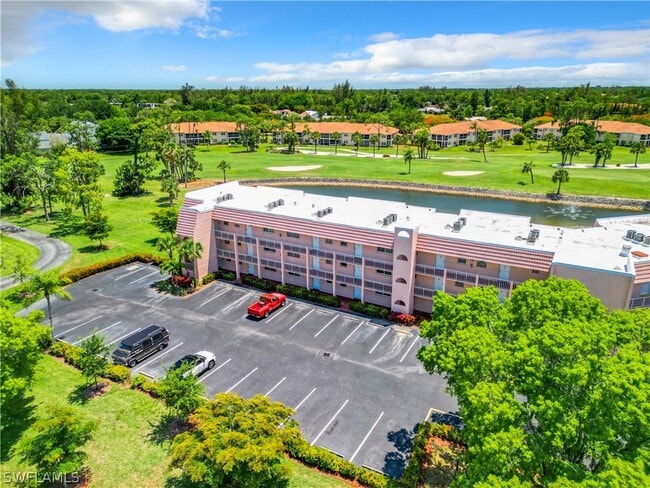 300 Forest Lakes Blvd in Naples, FL - Building Photo - Building Photo