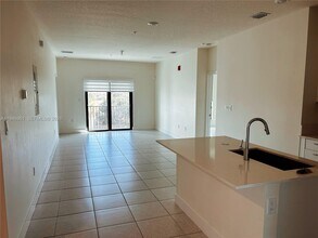 8001 NW 41st St, Unit 409 in Doral, FL - Building Photo - Building Photo