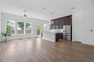 609 Terrier Trl in Austin, TX - Foto de edificio - Building Photo