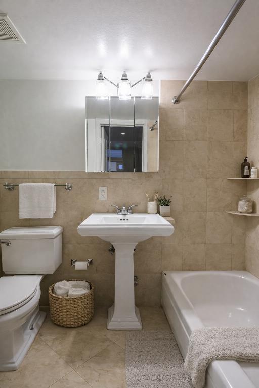 44 Avenue B, Unit 2A in New York, NY - Foto de edificio - Building Photo