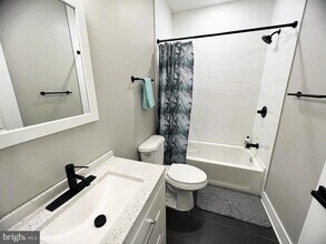 2034 Ridge Ave-Unit -3 in Philadelphia, PA - Foto de edificio - Building Photo