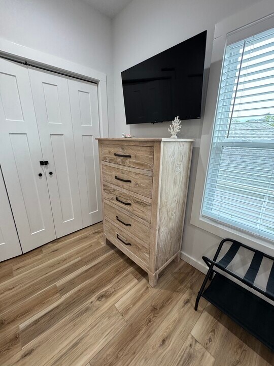 118 NE 75th St in Oak Island, NC - Building Photo