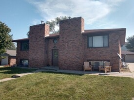 1300 SW 10th St, Unit 1