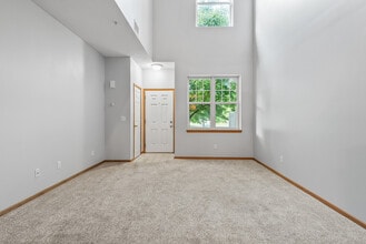 5020 Holly Ln N in Plymouth, MN - Building Photo - Building Photo