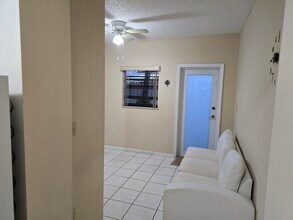 3575 W 14th Ct, Unit 3575 in Hialeah, FL - Building Photo - Building Photo