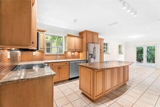 5520 San Vicente St in Coral Gables, FL - Building Photo - Building Photo