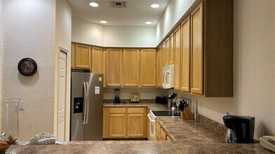 3060 Pirates Retreat Ct in Kissimmee, FL - Building Photo - Building Photo