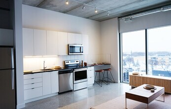 Sherbrook Flats in Winnipeg, MB - Building Photo - Building Photo