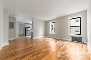 85 Eastern Pkwy in Brooklyn, NY - Building Photo