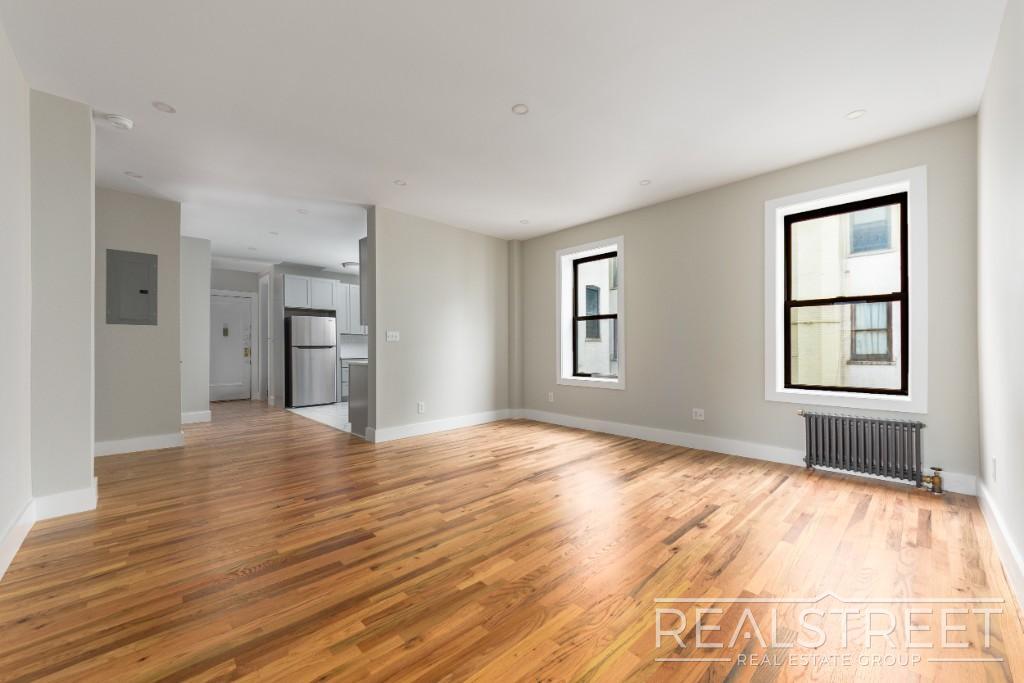 85 Eastern Pkwy, Unit 4D in Brooklyn, NY - Building Photo