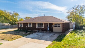 3132 Neighbors Ln in Del City, OK - Building Photo