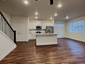 33013 Lookout Ln in Black Diamond, WA - Building Photo - Building Photo