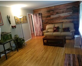 396 Plantation Rd SW in Smyrna, GA - Foto de edificio - Building Photo