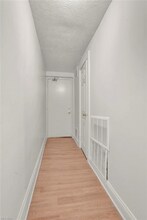 317 E 156th St in Cleveland, OH - Foto de edificio - Building Photo