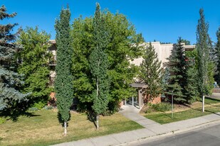 Erin Court in Calgary, AB - Building Photo