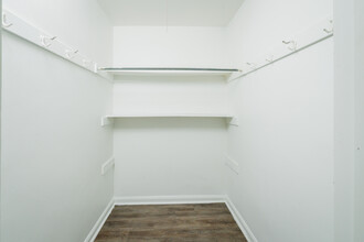 Prescott Place in Toledo, OH - Building Photo - Interior Photo