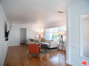 6413 White Oak Ave in Los Angeles, CA - Building Photo - Building Photo