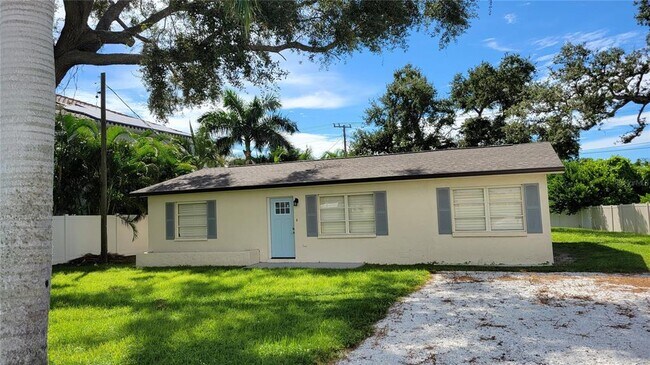 3932 Sunshine Ave in Sarasota, FL - Building Photo - Building Photo