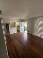 421 E Cedar Ave, Unit B in Burbank, CA - Building Photo - Building Photo