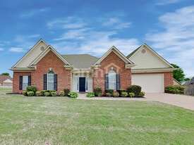 5634 Broadway Dr W in Southaven, MS - Building Photo