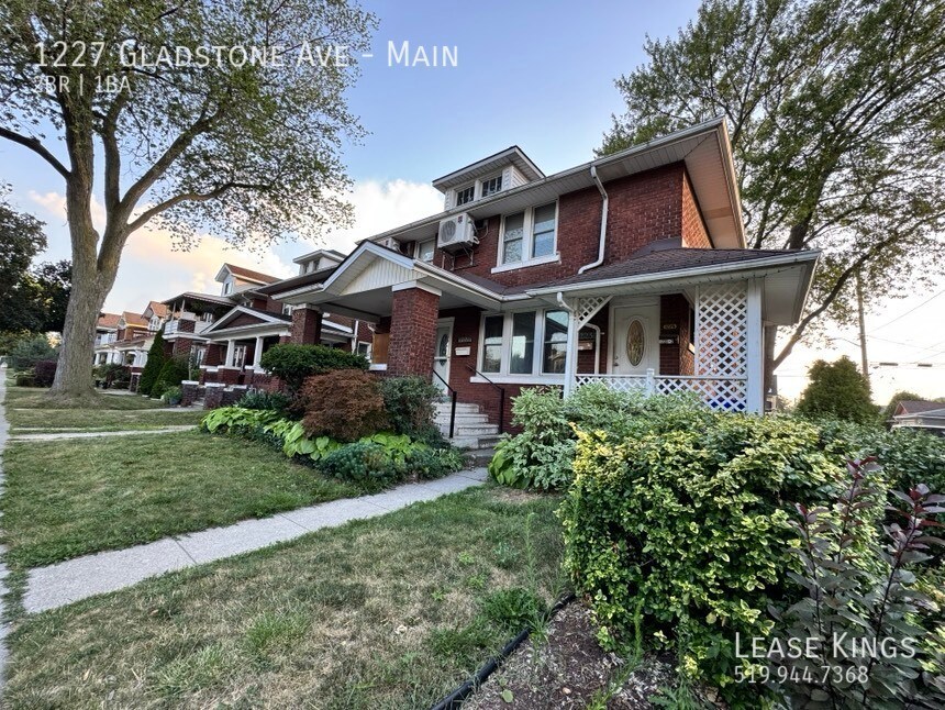 1227 Gladstone Ave in Windsor, ON - Building Photo