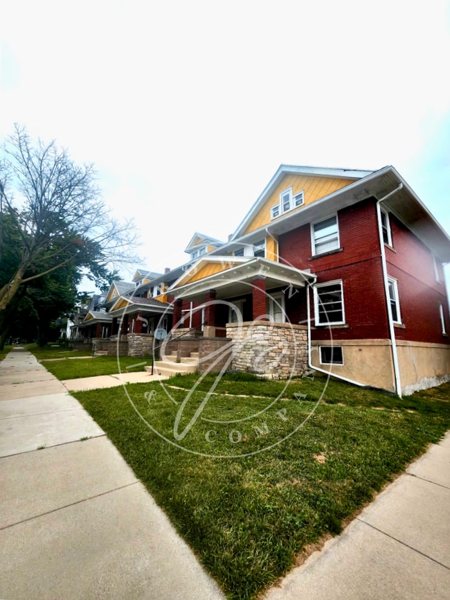 property at 193 1/2 E Broadway St