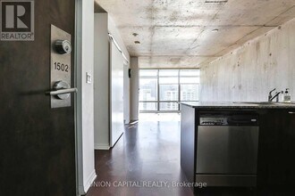 22 Wellesley St E in Toronto, ON - Building Photo - Building Photo