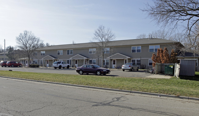 Grove Street Townhomes in Fort Atkinson, WI - Foto de edificio - Building Photo