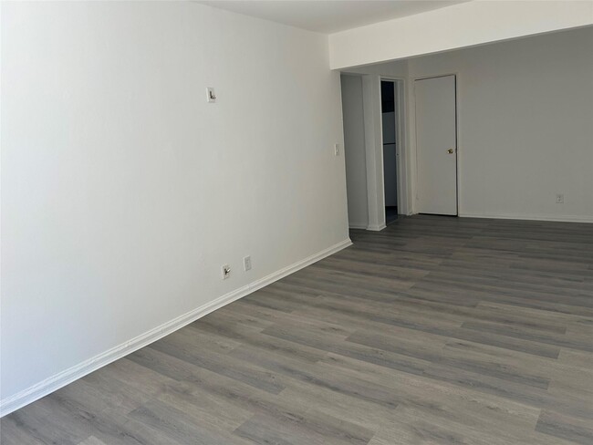 421 E Broadway in Long Beach, NY - Building Photo - Building Photo