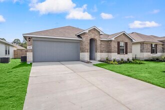 212 Barton Crk in Huntsville, TX - Foto de edificio - Building Photo