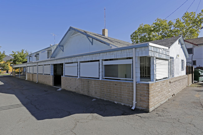 2118 S St in Sacramento, CA - Foto de edificio - Building Photo