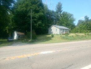 22204 US-12 in Edwardsburg, MI - Foto de edificio - Building Photo