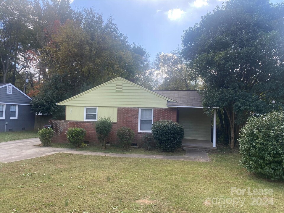 1306 Meadow Ln in Charlotte, NC - Building Photo