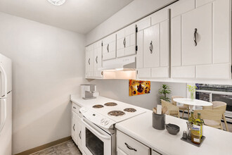 Coronado Apartments in Boulder, CO - Building Photo - Building Photo