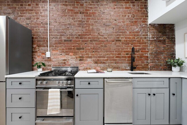 606 1st St in Hoboken, NJ - Building Photo - Building Photo