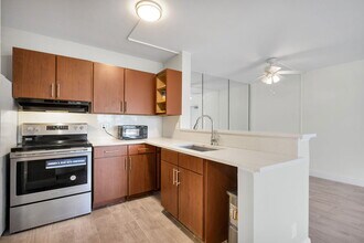 1011 Green Pine Blvd in West Palm Beach, FL - Building Photo - Building Photo