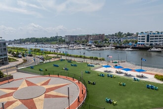Beacon Harbor Point in Stamford, CT - Foto de edificio - Building Photo