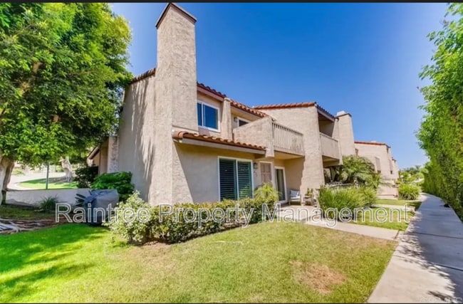 671 Ascot Dr in Vista, CA - Foto de edificio - Building Photo