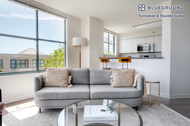 2 Townsend St in San Francisco, CA - Building Photo - Building Photo