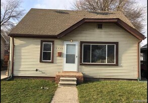 1761 E Evelyn Ave in Hazel Park, MI - Building Photo