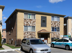 10466 Ann Ct in Des Plaines, IL - Building Photo - Building Photo