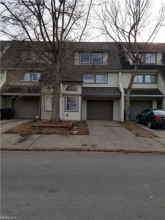 3850 Chimney Creek Dr