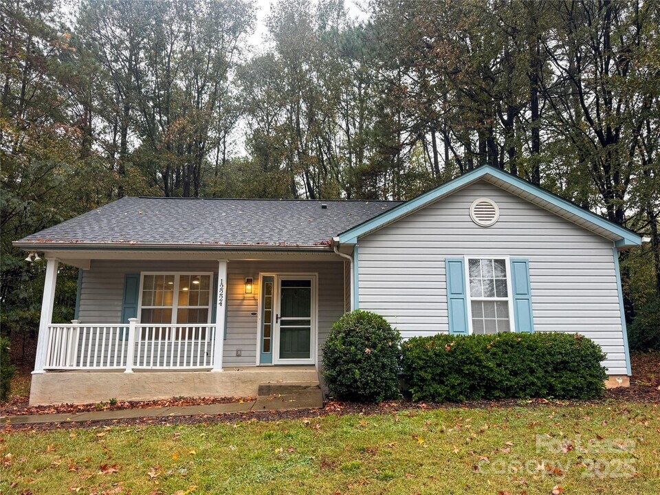 12224 Lullingstone Rd in Pineville, NC - Building Photo