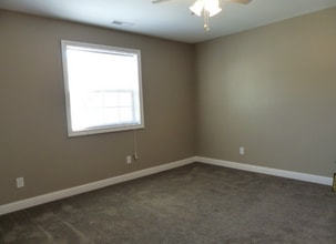 1616 Spring Valley Dr in Huntington, WV - Building Photo - Building Photo