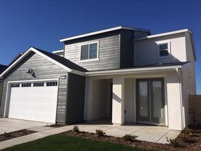 3747 Bonifacio Way in Merced, CA - Building Photo - Building Photo