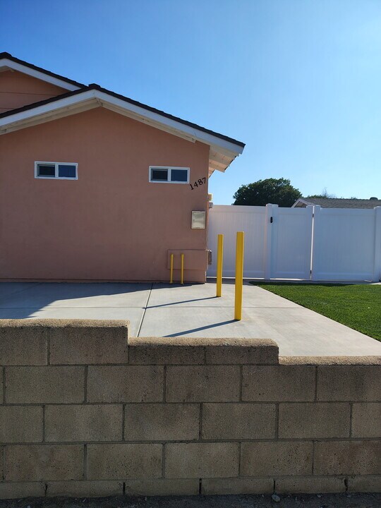 1487 Hilltop Dr in Chula Vista, CA - Building Photo