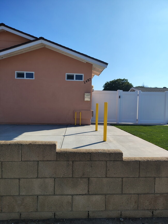 property at 1487 Hilltop Dr